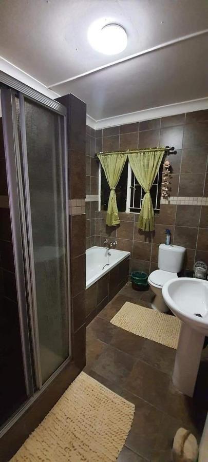 בלומפונטייין Aandrus Guesthouse מראה חיצוני תמונה